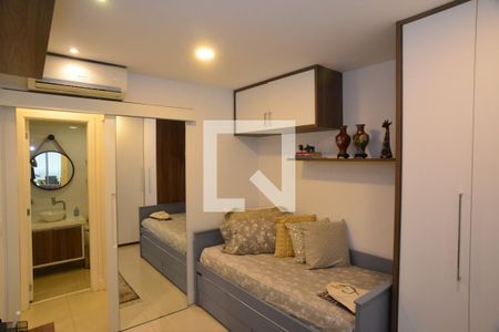 Quarto de apartamento à venda com 2 quartos, 74m² em Barra da Tijuca, Rio de Janeiro