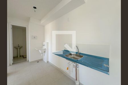 Sala/Cozinha de apartamento para alugar com 2 quartos, 42m² em Parque Industrial Tomas Edson, São Paulo