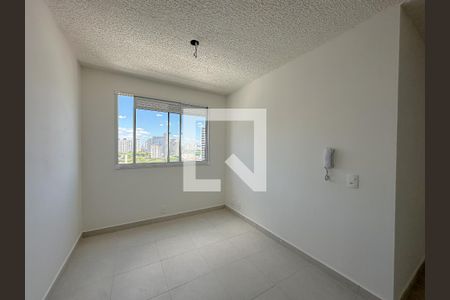 Sala/Cozinha de apartamento para alugar com 2 quartos, 42m² em Parque Industrial Tomas Edson, São Paulo