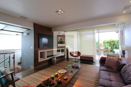 Sala de TV de apartamento à venda com 3 quartos, 215m² em Moema, São Paulo