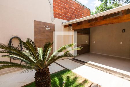 Jardim de casa para alugar com 3 quartos, 240m² em Nova Uberlândia, Uberlândia