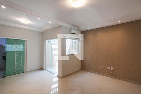 Sala de casa para alugar com 3 quartos, 240m² em Nova Uberlândia, Uberlândia