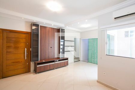 Sala de casa para alugar com 3 quartos, 240m² em Nova Uberlândia, Uberlândia