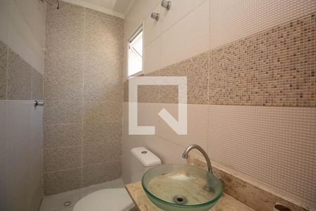 Banheiro da Suíte 1 de casa de condomínio para alugar com 2 quartos, 70m² em Horto Florestal, São Paulo