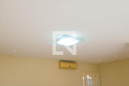 Sala de casa de condomínio à venda com 3 quartos, 179m² em Cachambi, Rio de Janeiro