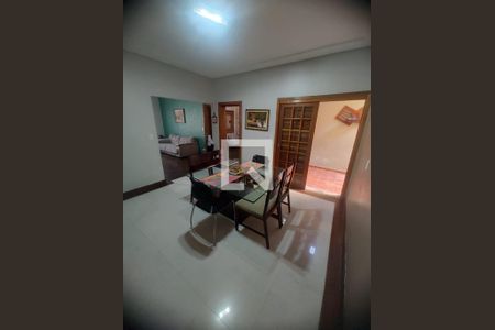 Casa à venda com 3 quartos, 200m² em Vila Scarpelli, Santo André