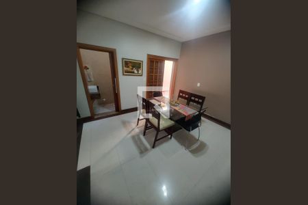 Casa à venda com 3 quartos, 200m² em Vila Scarpelli, Santo André