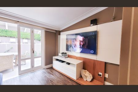Sala de TV de casa de condomínio à venda com 4 quartos, 439m² em Sítios de Recreio Gramado, Campinas