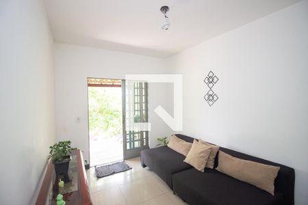 Casa à venda com 3 quartos, 131m² em Santa Helena, Contagem