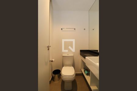 Banheiro de kitnet/studio para alugar com 1 quarto, 25m² em Cerqueira César, São Paulo