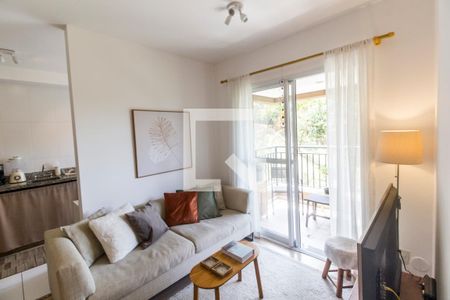 Sala de apartamento para alugar com 2 quartos, 60m² em Jardim Tupanci, Barueri