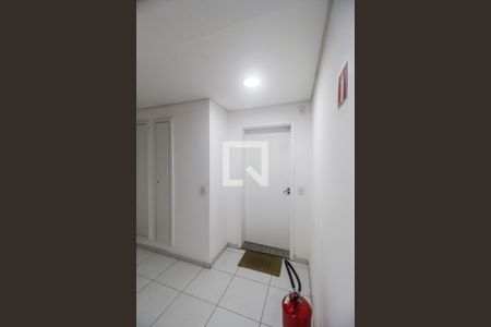 Entrada de apartamento à venda com 2 quartos, 60m² em Jardim Tupanci, Barueri