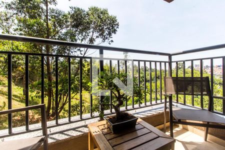 Varanda de apartamento para alugar com 2 quartos, 60m² em Jardim Tupanci, Barueri