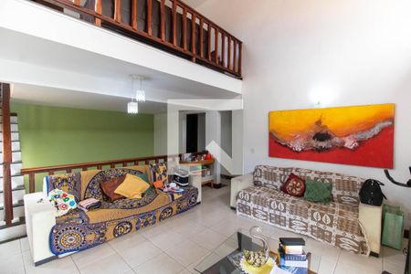 Sala de casa à venda com 3 quartos, 247m² em Piratininga, Niterói