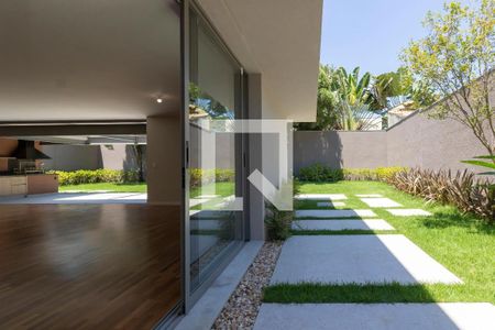 Foto 02 de casa à venda com 5 quartos, 370m² em Alto de Pinheiros, São Paulo