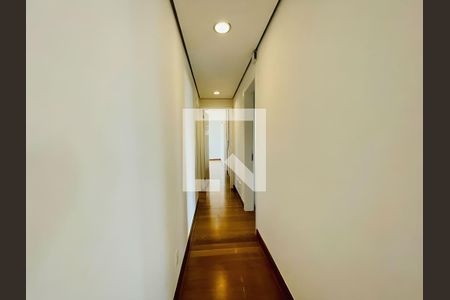 Corredor de apartamento para alugar com 3 quartos, 215m² em Sumaré, São Paulo