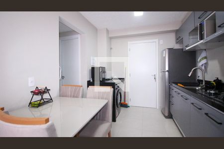 Sala/Cozinha de apartamento à venda com 2 quartos, 32m² em Vila Graciosa, São Paulo
