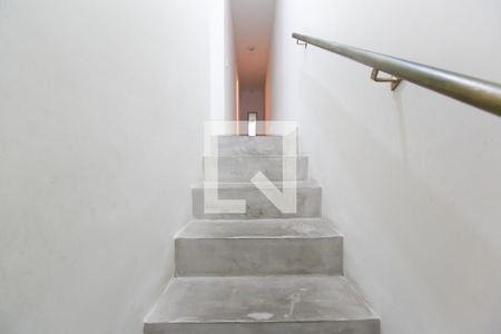 Escada de casa à venda com 2 quartos, 200m² em Parada Xv de Novembro, São Paulo