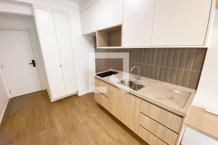 Sala/Cozinha de kitnet/studio para alugar com 1 quarto, 29m² em Pinheiros, São Paulo