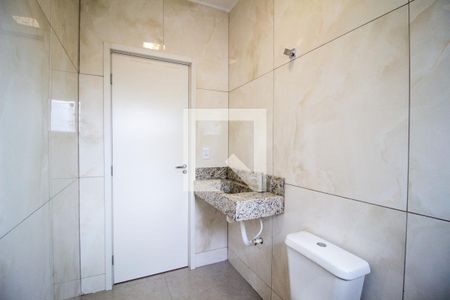 Banheiro da Suíte  de casa de condomínio para alugar com 2 quartos, 80m² em Vila Nova Sorocaba, Sorocaba