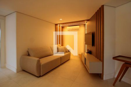 Sala de tv de casa de condomínio à venda com 4 quartos, 850m² em Itanhangá, Rio de Janeiro