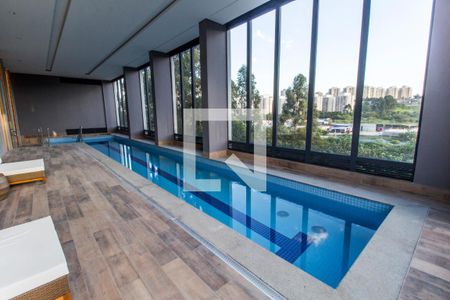 Piscina Coberta de apartamento à venda com 2 quartos, 69m² em Alphaville, Barueri