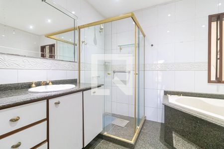 Banheiro da Suíte de casa de condomínio à venda com 3 quartos, 241m² em Anil, Rio de Janeiro