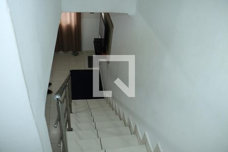 Escada de casa para alugar com 2 quartos, 100m² em Jardim Lavapes das Gracas, Cotia
