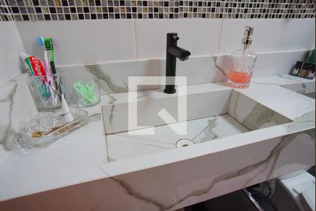 Banheiro de apartamento à venda com 1 quarto, 39m² em Humaitá, Porto Alegre