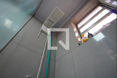 Banheiro de apartamento à venda com 1 quarto, 39m² em Humaitá, Porto Alegre