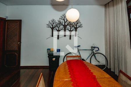 Sala de casa à venda com 3 quartos, 300m² em Santa Rosa, Belo Horizonte