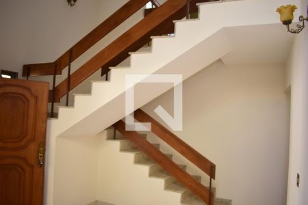 Escada de casa para alugar com 4 quartos, 295m² em Ribeirânia, Ribeirão Preto