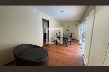 Sala de casa para alugar com 6 quartos, 350m² em Jardim Guanabara, Rio de Janeiro