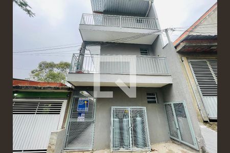 Placa instalada na fachada do imóvel de apartamento para alugar com 1 quarto, 22m² em Vila Operária, Guarulhos