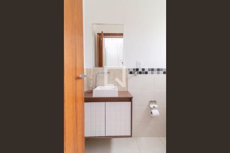 Lavabo de casa de condomínio para alugar com 2 quartos, 112m² em Vila Guilhermina, São Paulo