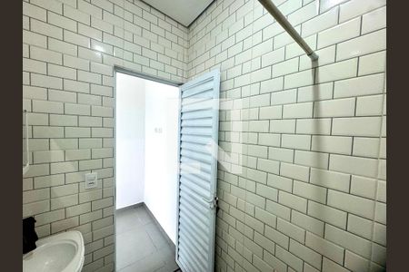 Banheiro de apartamento para alugar com 1 quarto, 22m² em Portal dos Gramados, Guarulhos
