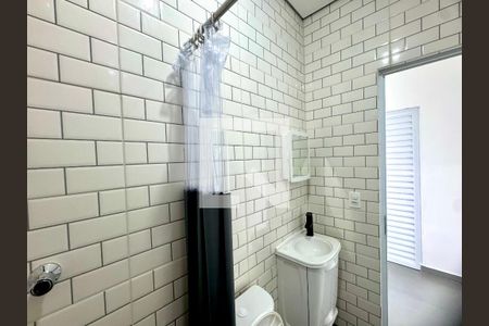 Banheiro de apartamento para alugar com 1 quarto, 22m² em Portal dos Gramados, Guarulhos