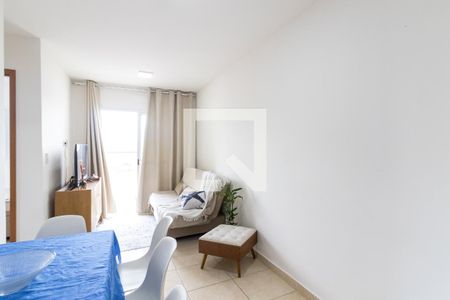Sala de apartamento para alugar com 2 quartos, 55m² em Guilhermina, Praia Grande