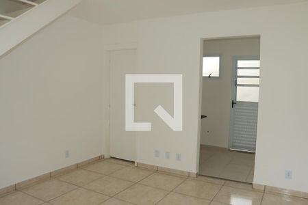 Sala de casa de condomínio para alugar com 2 quartos, 72m² em Centreville, Cotia