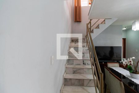 Escada de apartamento à venda com 4 quartos, 140m² em Parque Turistas, Belo Horizonte