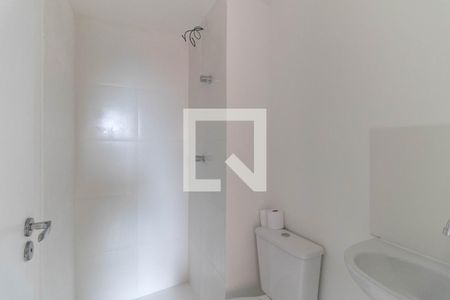 Banheiro de kitnet/studio para alugar com 1 quarto, 18m² em Vila Santo Estefano, São Paulo