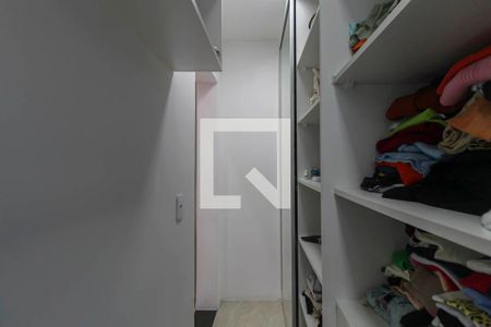 Closet da suíte de casa à venda com 4 quartos, 250m² em Jardim Ana Rosa, São Paulo