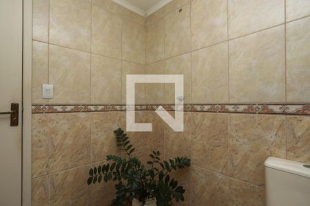 Banheiro social de casa à venda com 4 quartos, 290m² em Jardim Carvalho, Porto Alegre