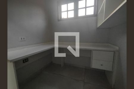 Escritório de casa para alugar com 5 quartos, 358m² em Vila Cavaton, São Paulo