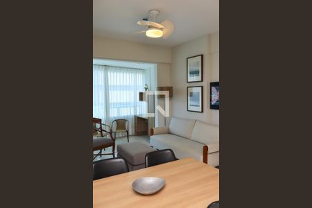 Sala de kitnet/studio para alugar com 1 quarto, 45m² em Caminho das Árvores, Salvador
