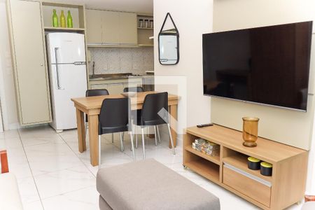 Sala de kitnet/studio para alugar com 1 quarto, 45m² em Caminho das Árvores, Salvador