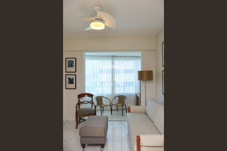 Sala de kitnet/studio para alugar com 1 quarto, 45m² em Caminho das Árvores, Salvador