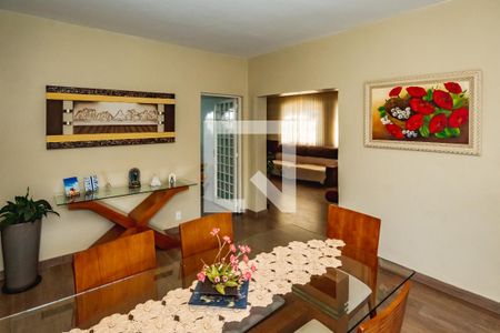 Sala de casa à venda com 4 quartos, 300m² em São João Batista, Belo Horizonte