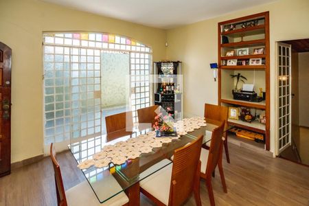 Sala de casa à venda com 4 quartos, 300m² em São João Batista, Belo Horizonte