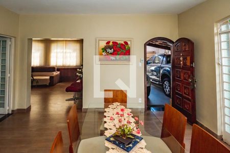 Sala de casa à venda com 4 quartos, 300m² em São João Batista, Belo Horizonte